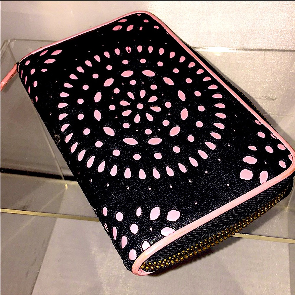 ISABELLA FIORE BLACK AND PINK PIERCED WALLET 💖